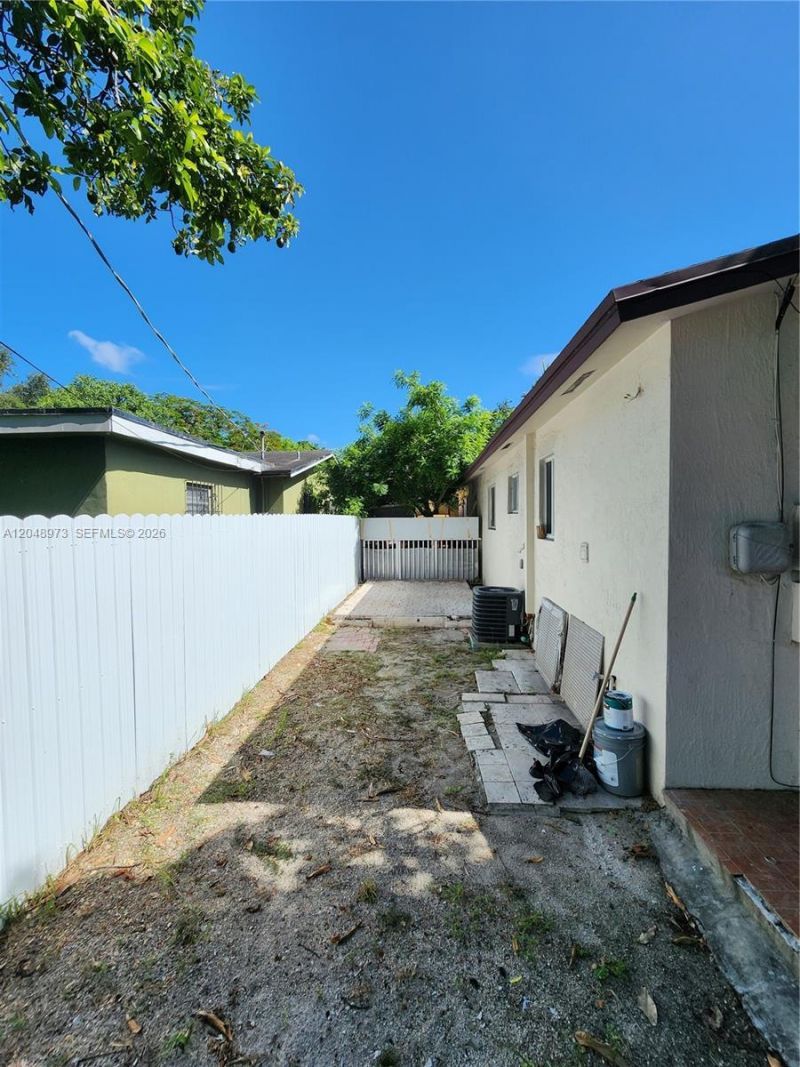 1097 NW 38th St, Miami, FL 33127 Photo