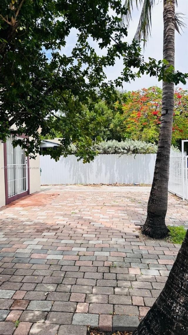 1097 NW 38th St, Miami, FL 33127 Photo