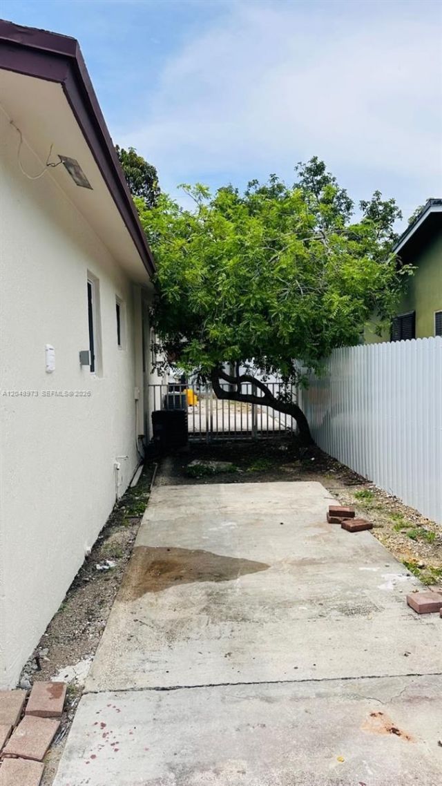 1097 NW 38th St, Miami, FL 33127 Photo