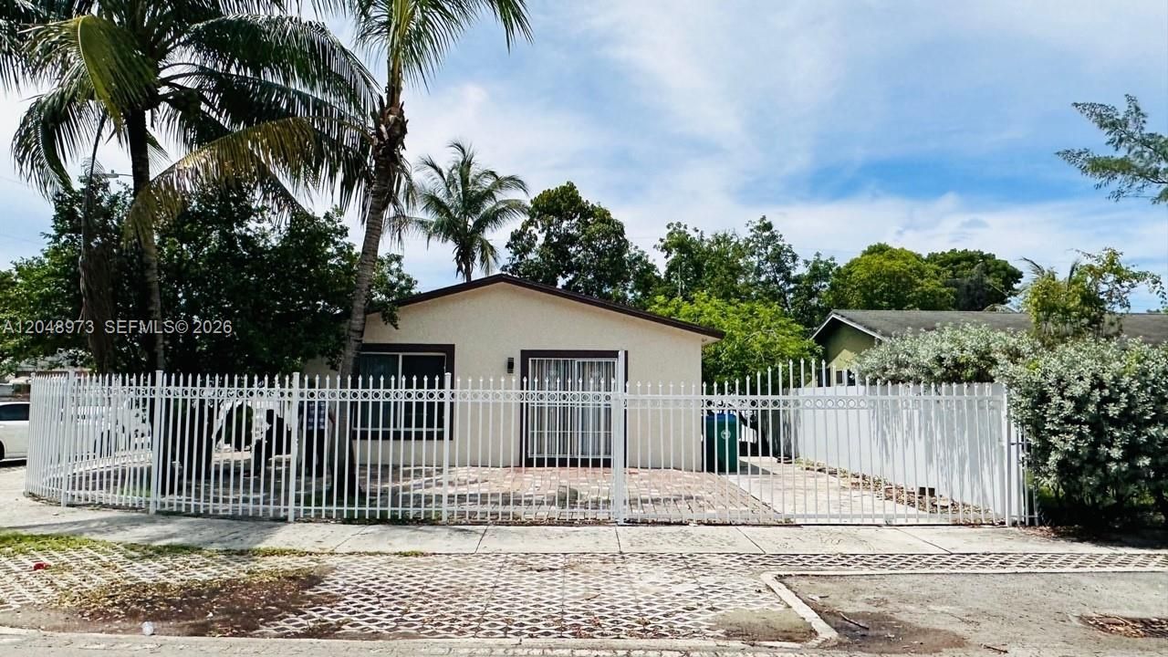 1097 NW 38th St, Miami, FL 33127 Photo