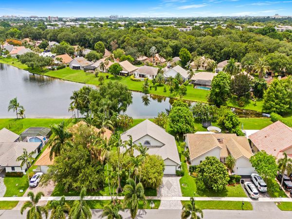 1750 W Oak Knoll Circle, Davie, FL 33324