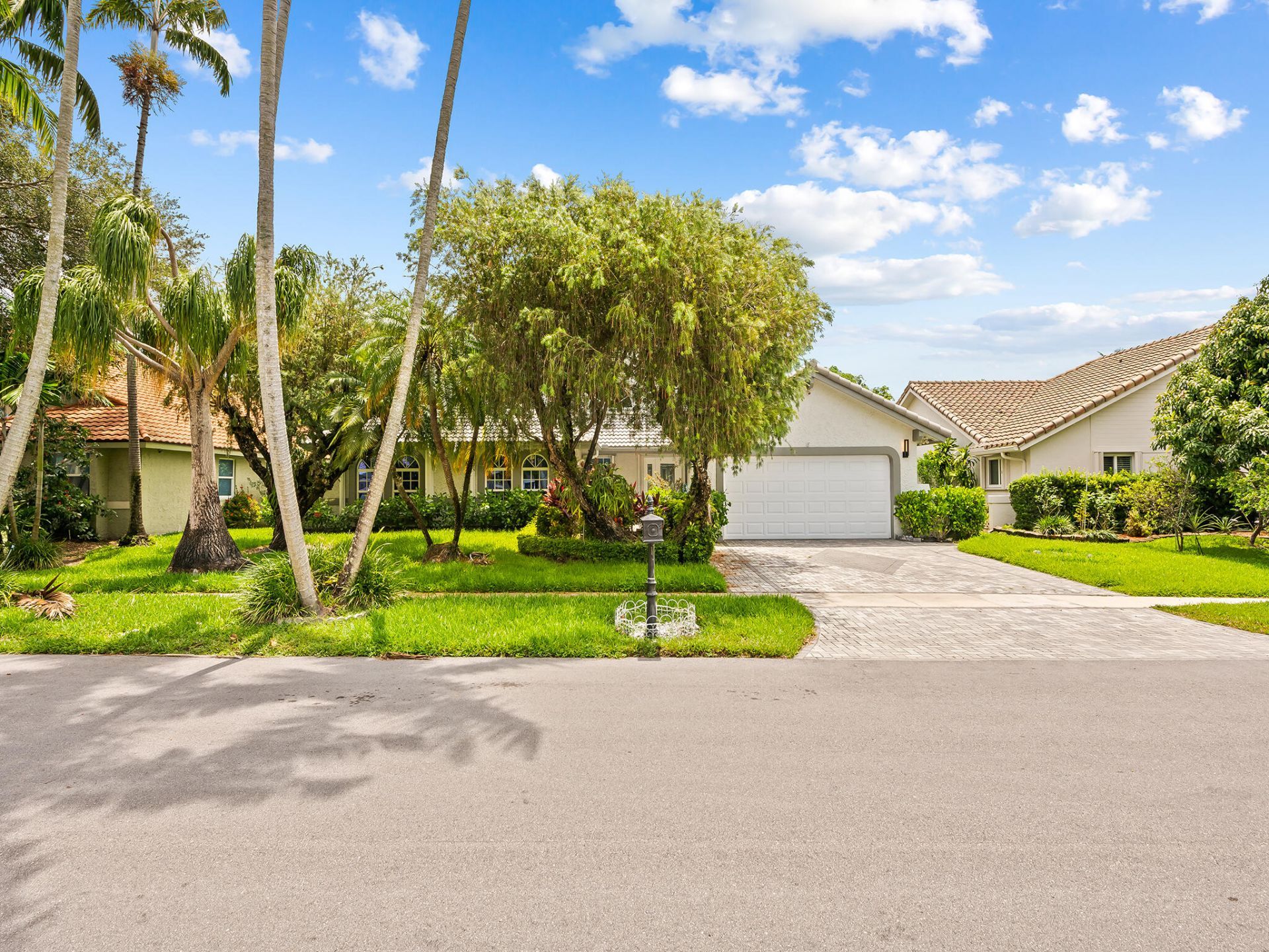 1750 W Oak Knoll Circle, Davie, FL 33324 Photo