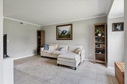 1694 Hunters Run Drive photo 4