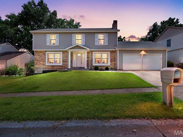 15580 Parasol Drive, Chesterfield, MO 63017