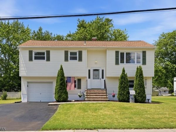 9 Brearly Cres, Mount Olive, NJ 07836