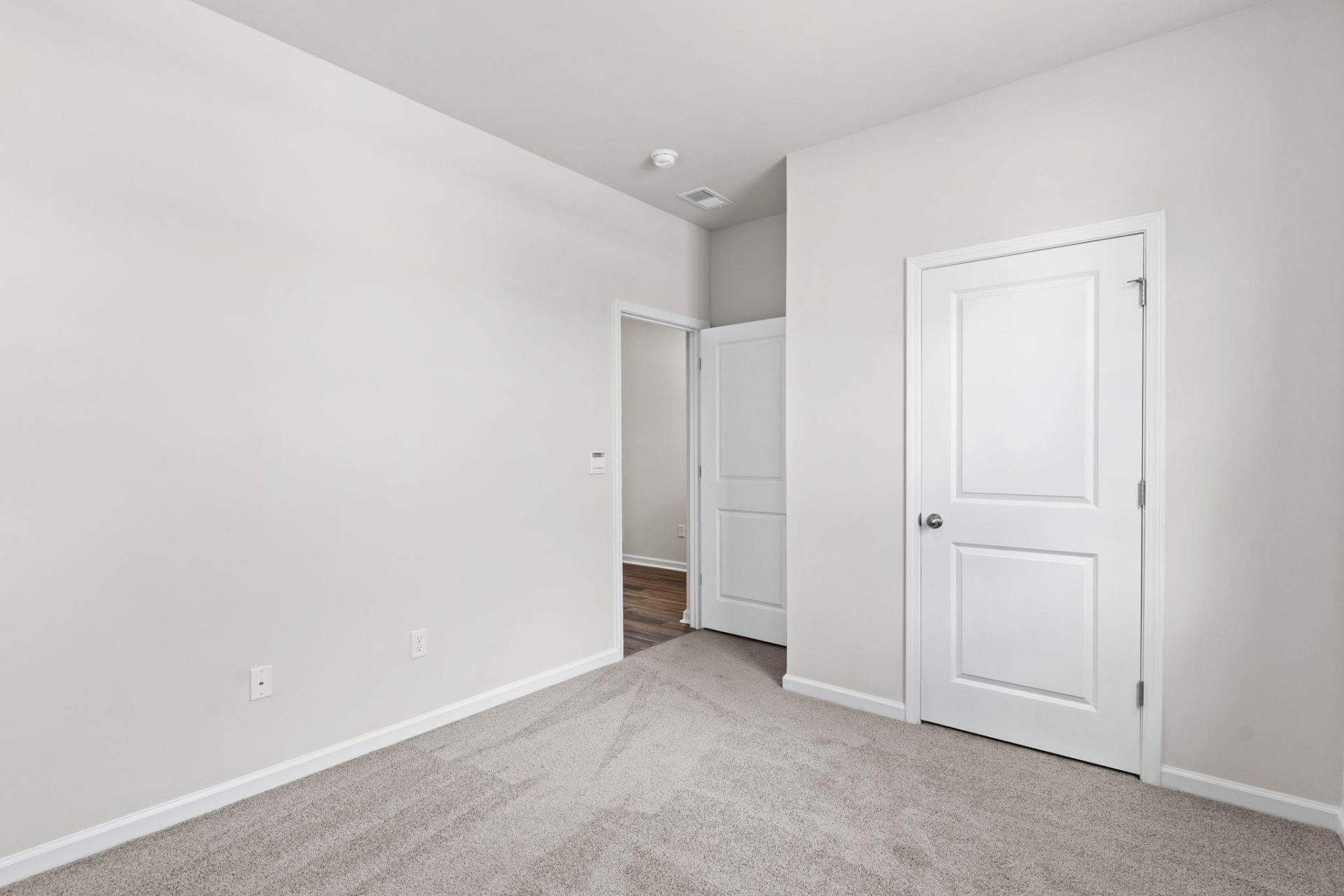 306 Ridley St Photo 12