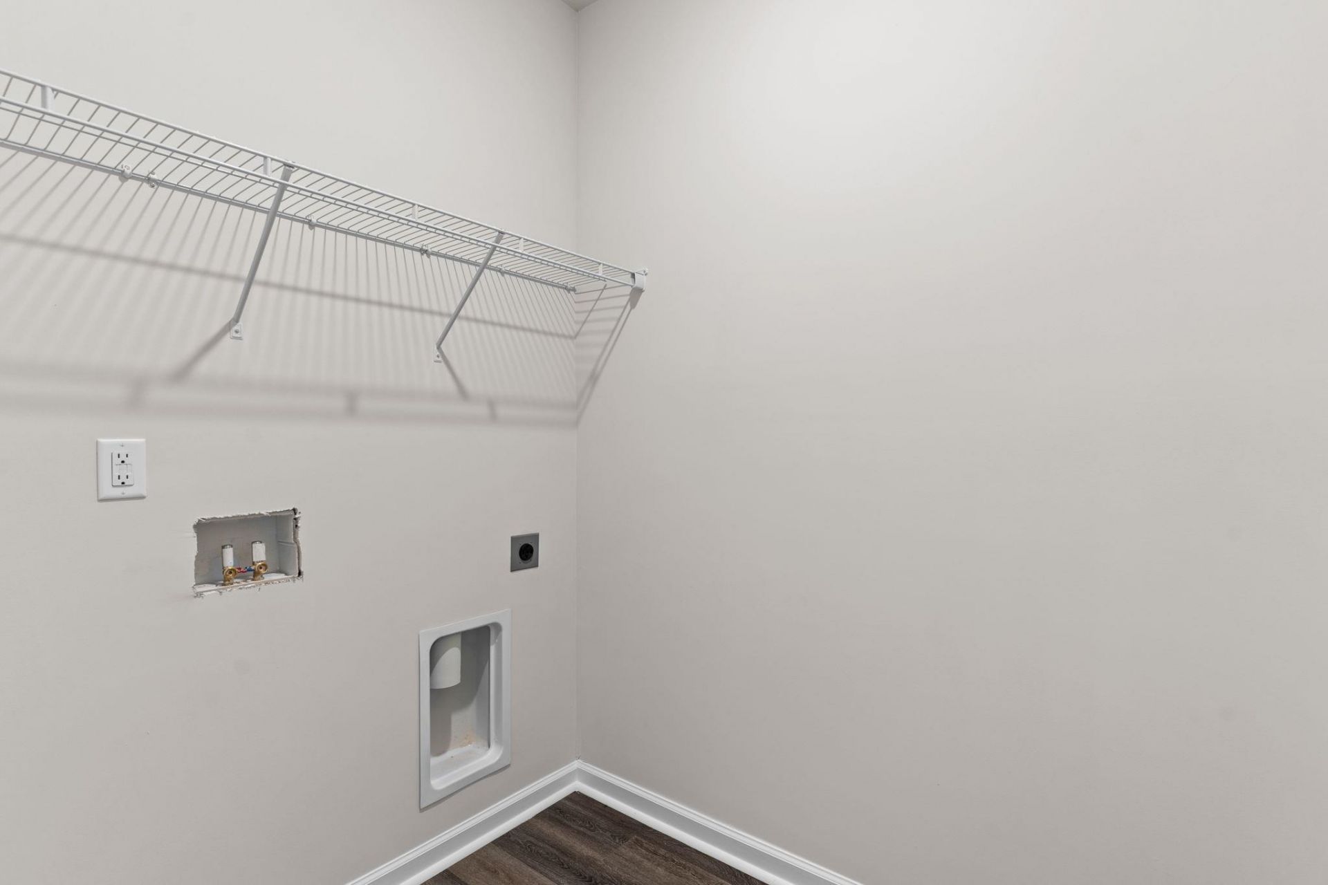 306 Ridley St Photo 24