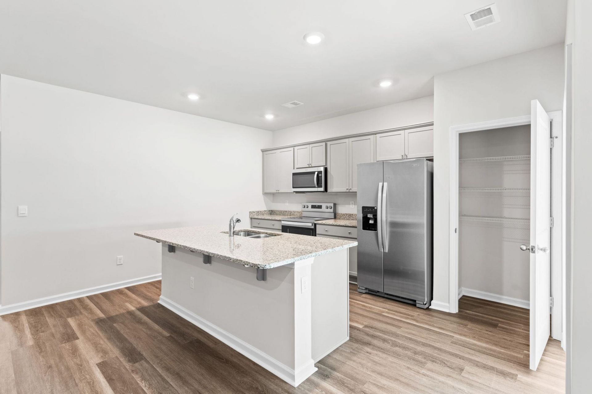 306 Ridley St Photo 4