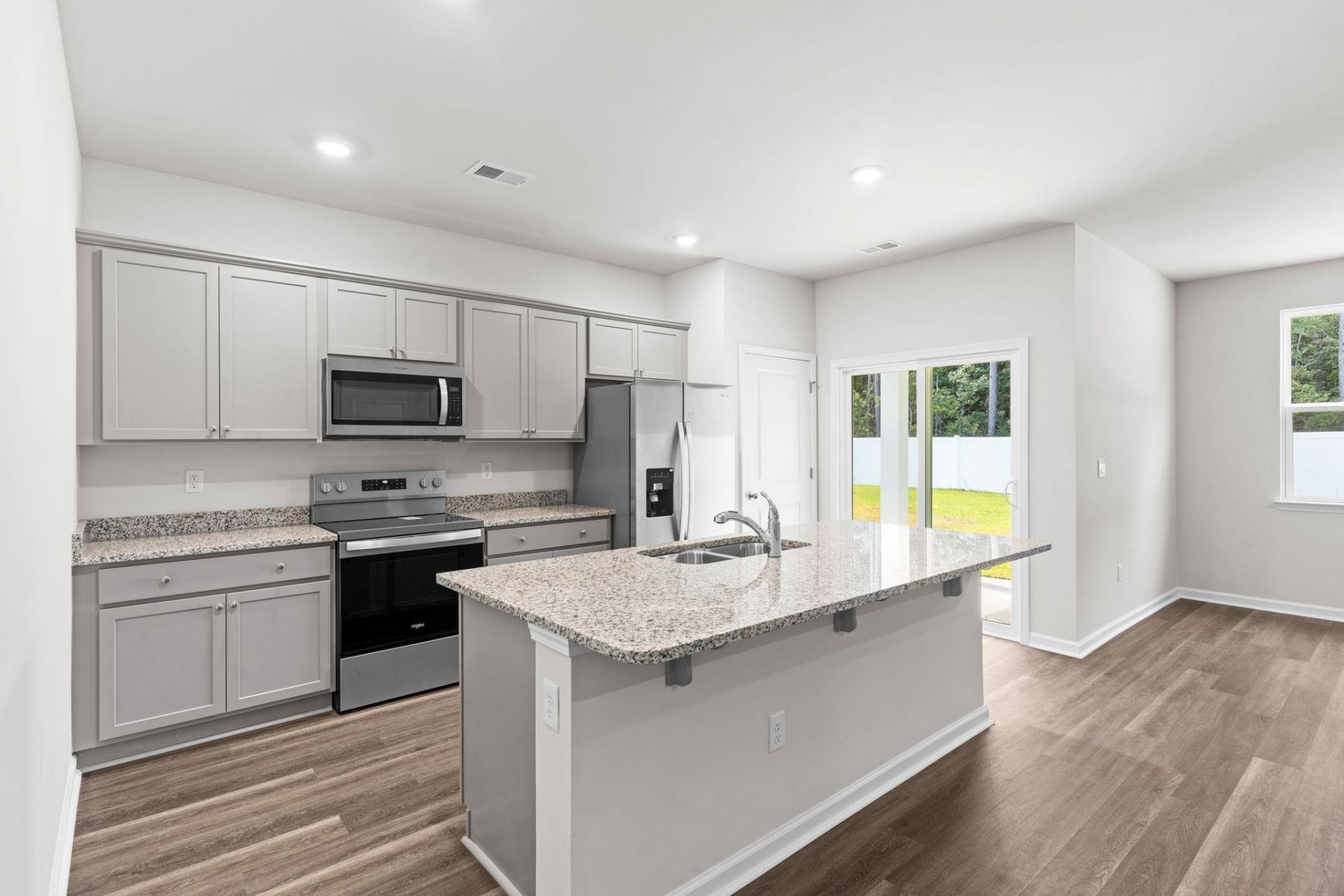 306 Ridley St Photo 5