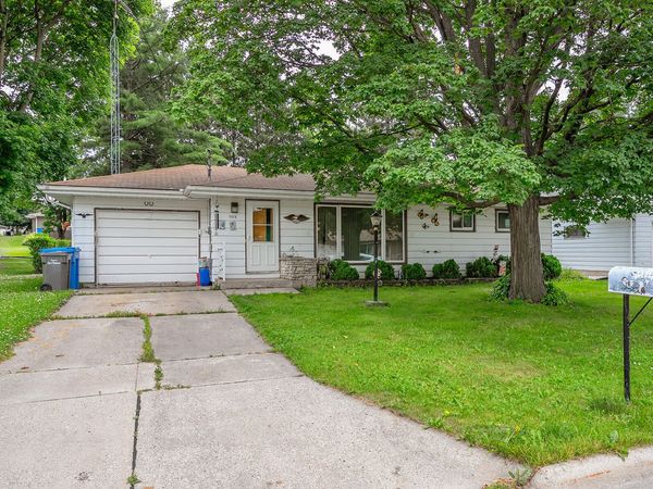 1515 Sandy Ln, Watertown, WI 53098