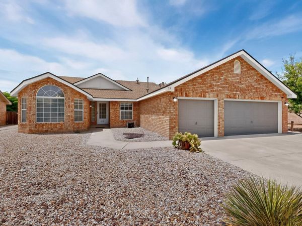 53 Juniper Avenue, Los Lunas, NM 87031