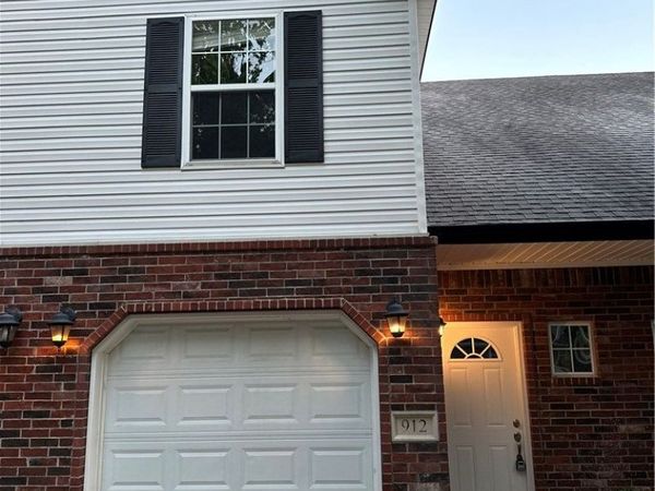 912 S Wood Avenue , Fayetteville, AR 72701