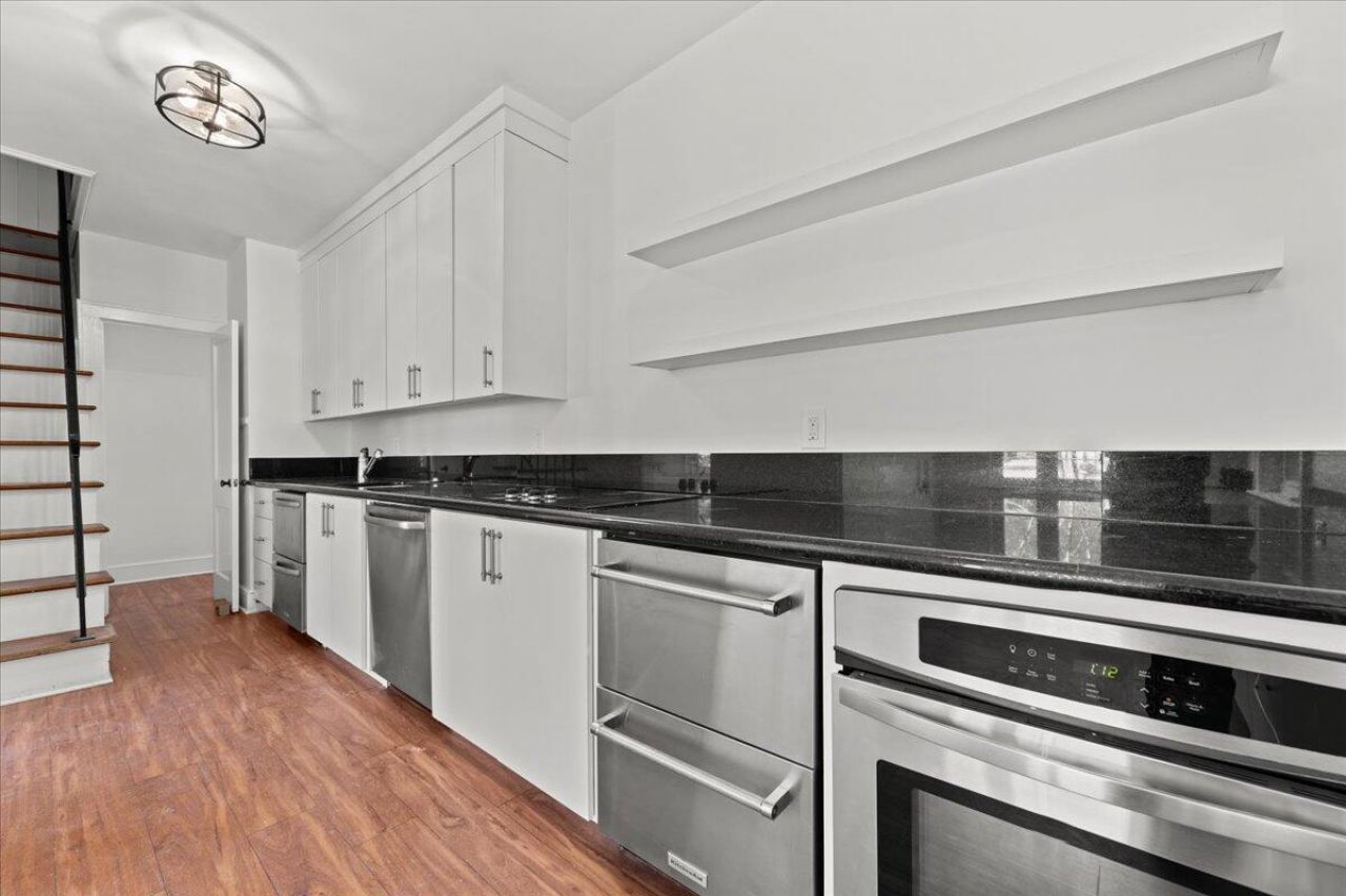 570 W Elizabeth Lane Photo 11