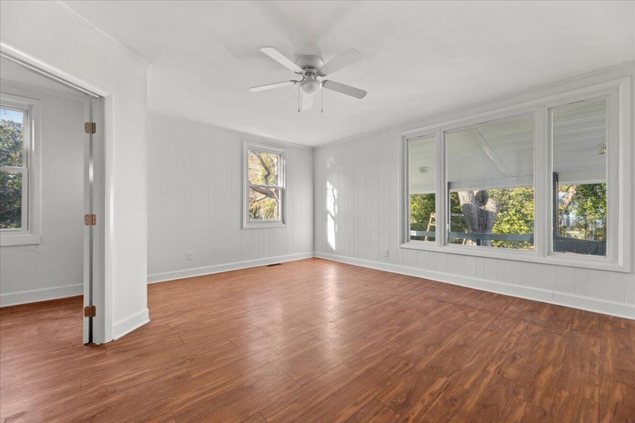 570 W Elizabeth Lane Photo 12