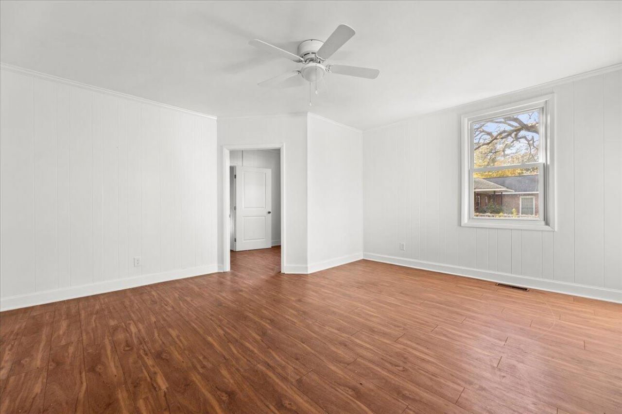 570 W Elizabeth Lane Photo 13