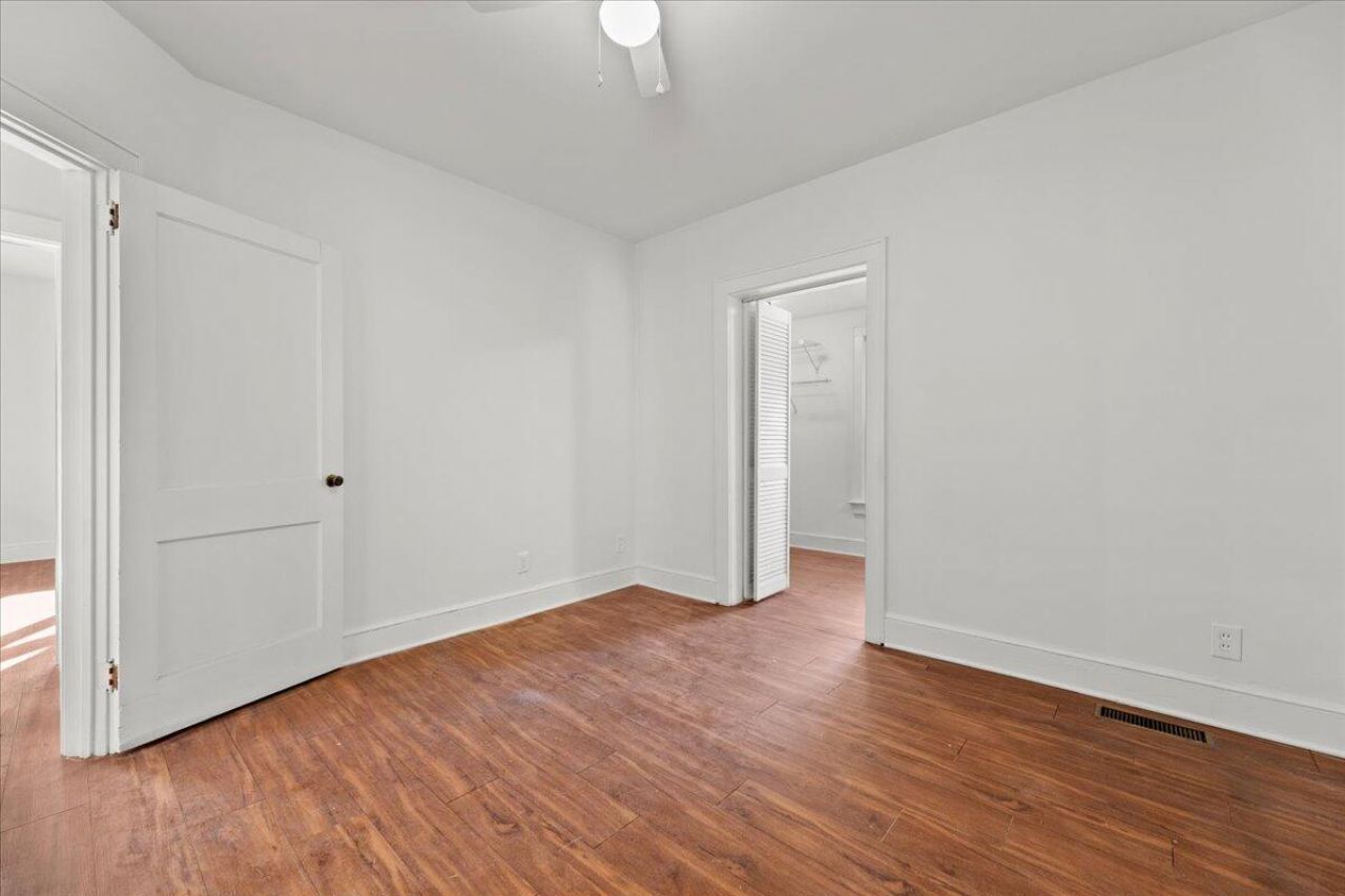 570 W Elizabeth Lane Photo 16
