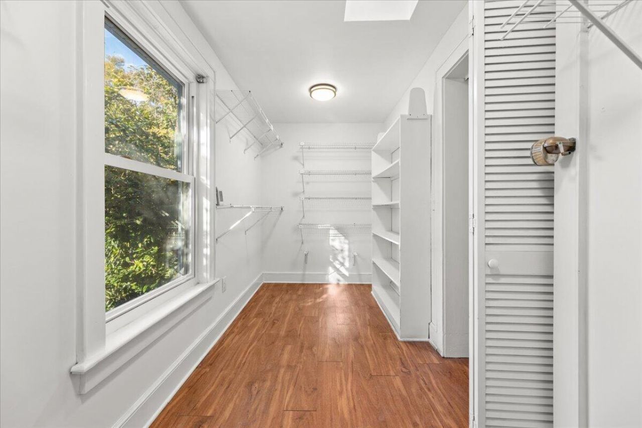 570 W Elizabeth Lane Photo 17