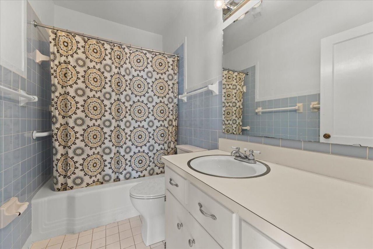 570 W Elizabeth Lane Photo 18