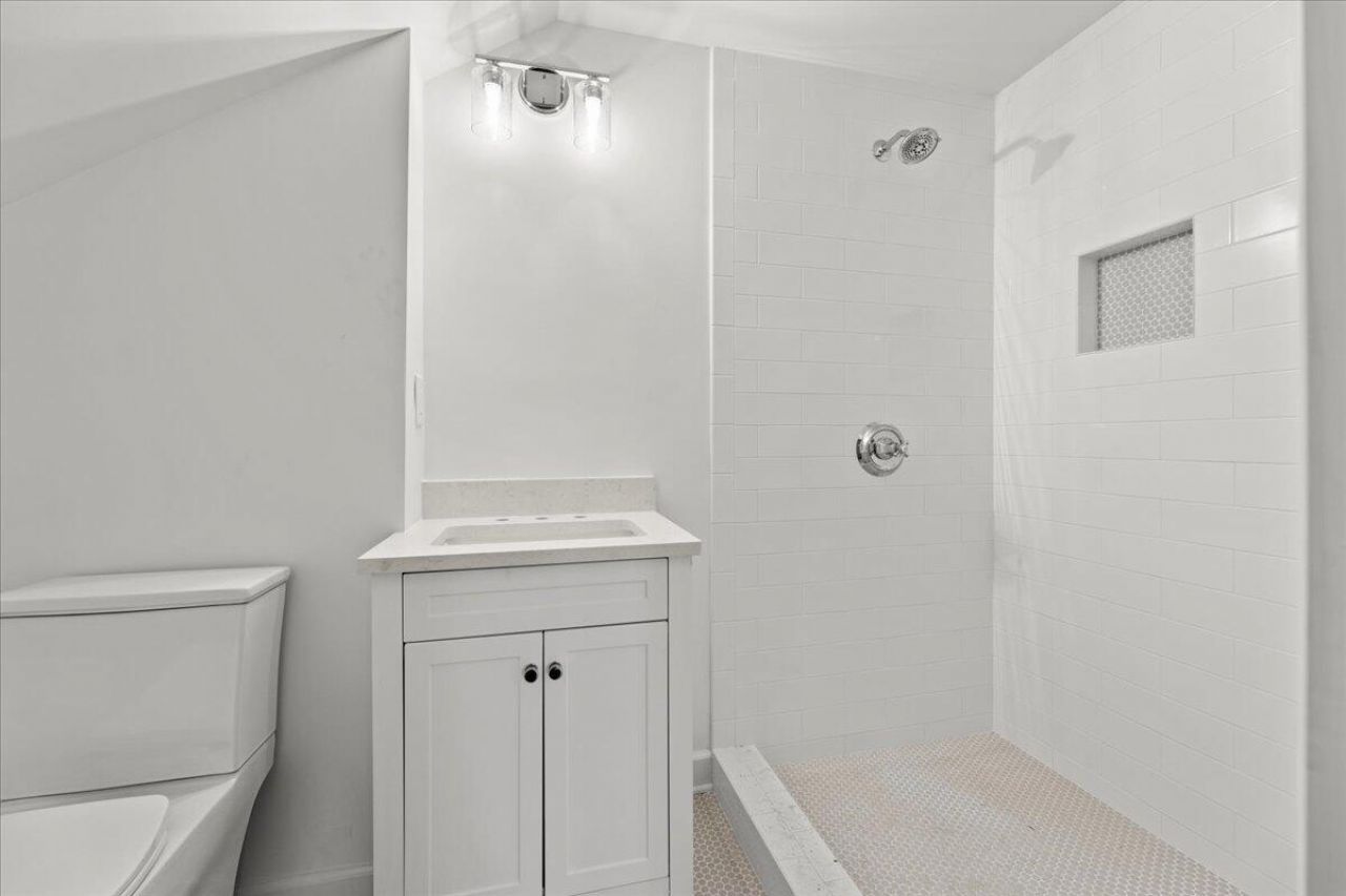 570 W Elizabeth Lane Photo 22