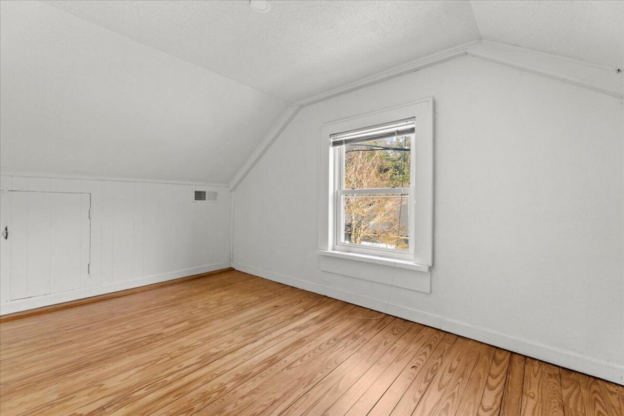 570 W Elizabeth Lane Photo 23