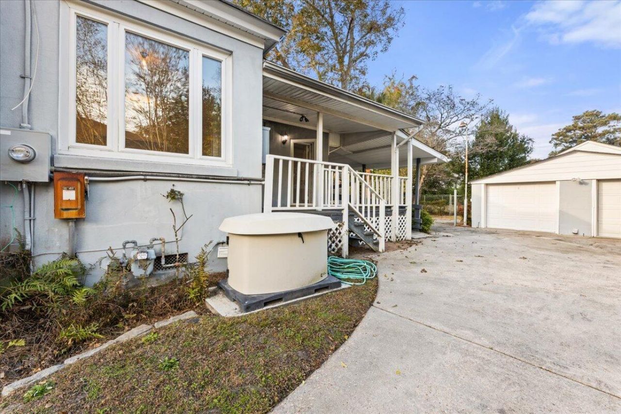 570 W Elizabeth Lane Photo 5
