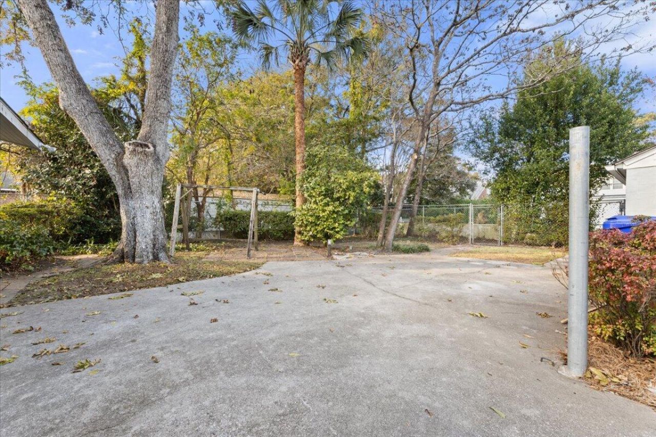 570 W Elizabeth Lane Photo 6