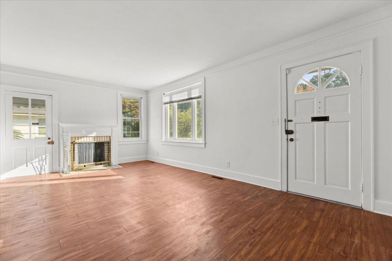 570 W Elizabeth Lane Photo 8