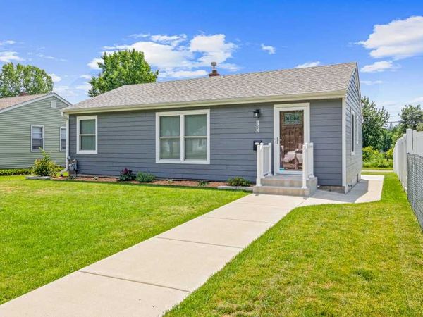 1692 Iowa Avenue E, Saint Paul, MN 55106