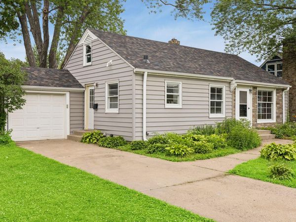 1445 Larpenteur Avenue W, Falcon Heights, MN 55113