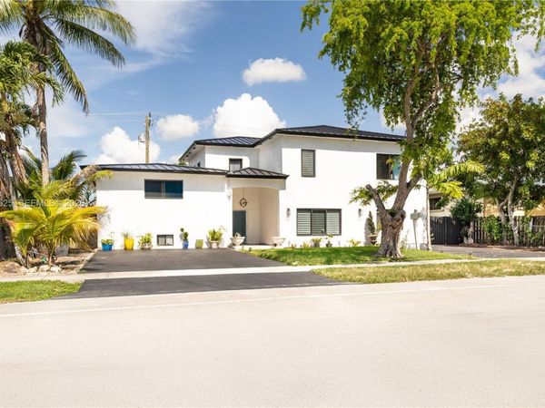20200 NE 14th Ave , Miami, FL 33179