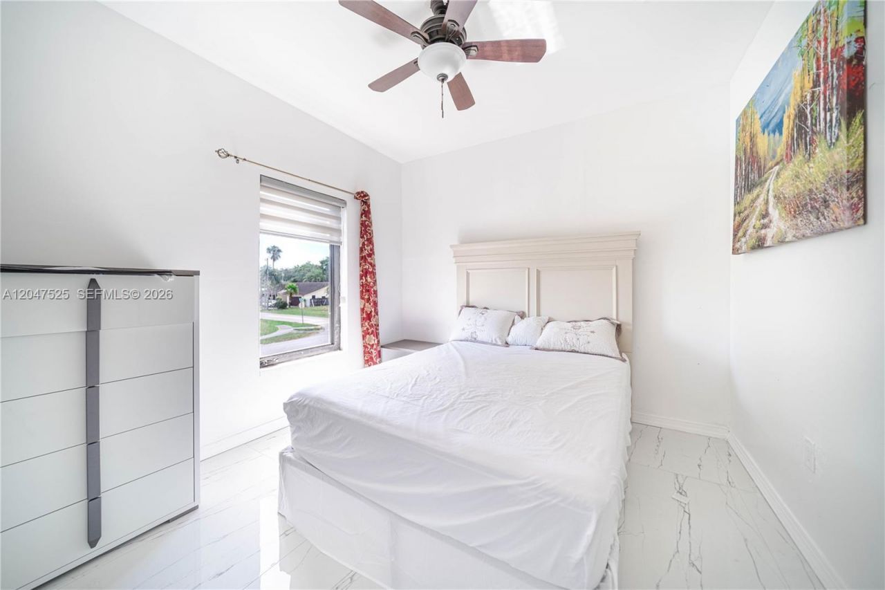 20200 NE 14th Ave , Miami, FL 33179 Photo