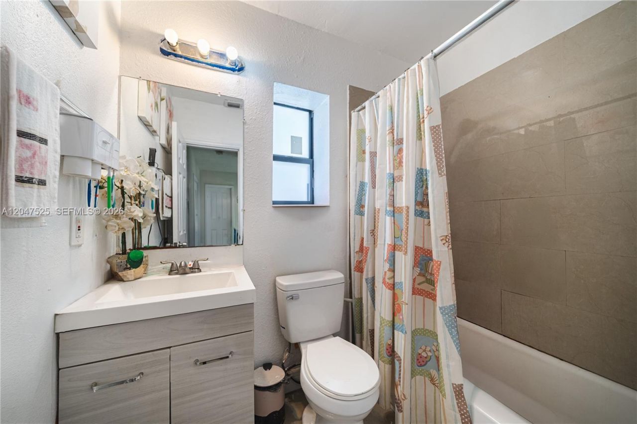 20200 NE 14th Ave , Miami, FL 33179 Photo