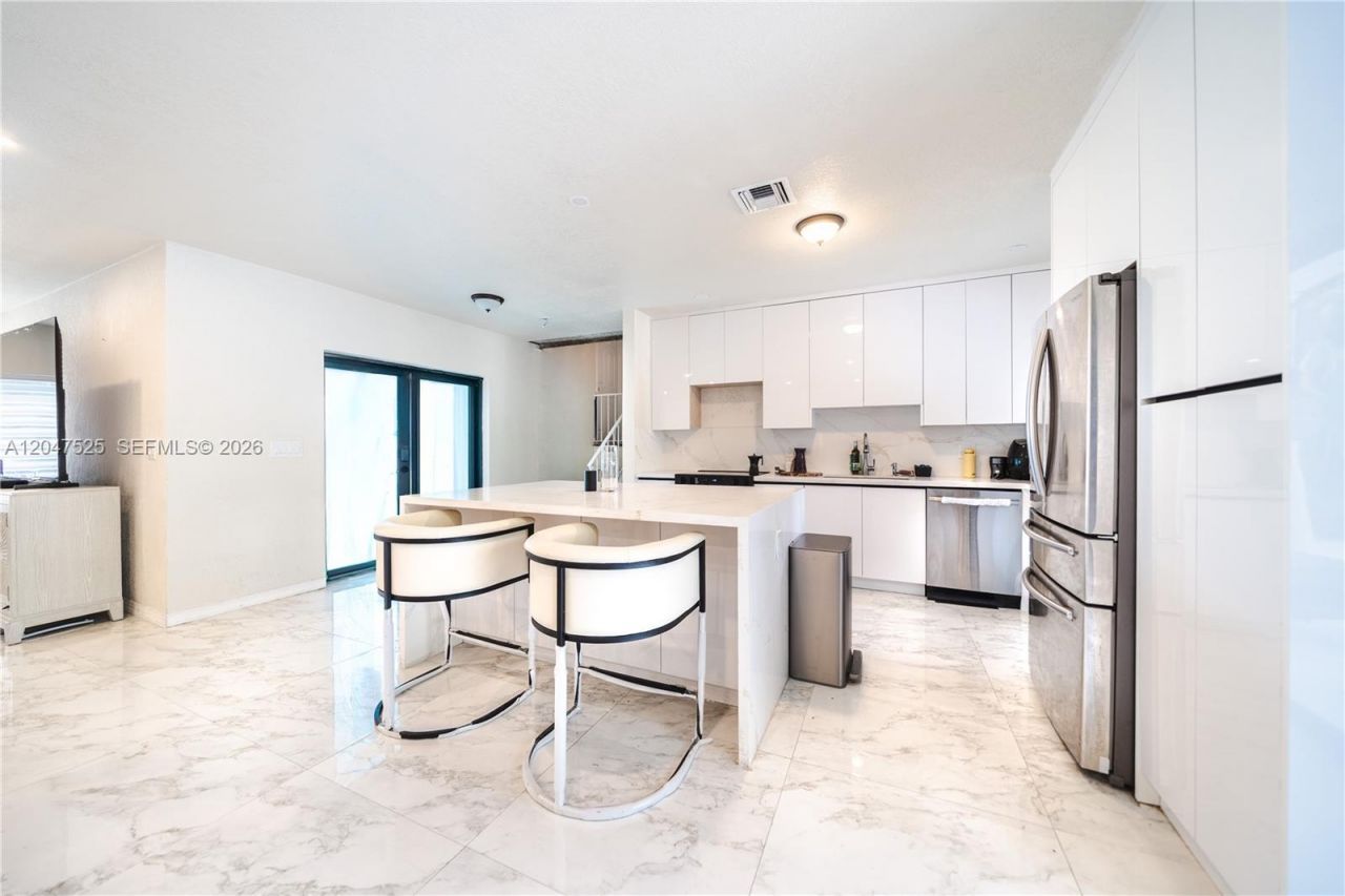 20200 NE 14th Ave , Miami, FL 33179 Photo