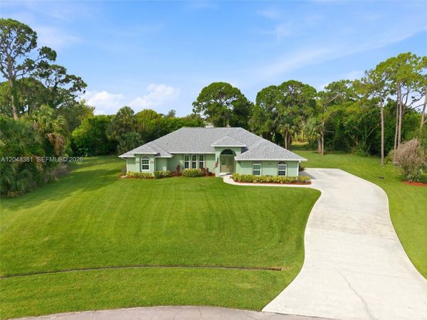 2472 SE Hillard Rd , Port St. Lucie, FL 34952
