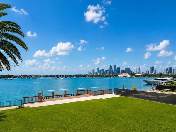 1330 S Venetian Way , Miami, FL 33139