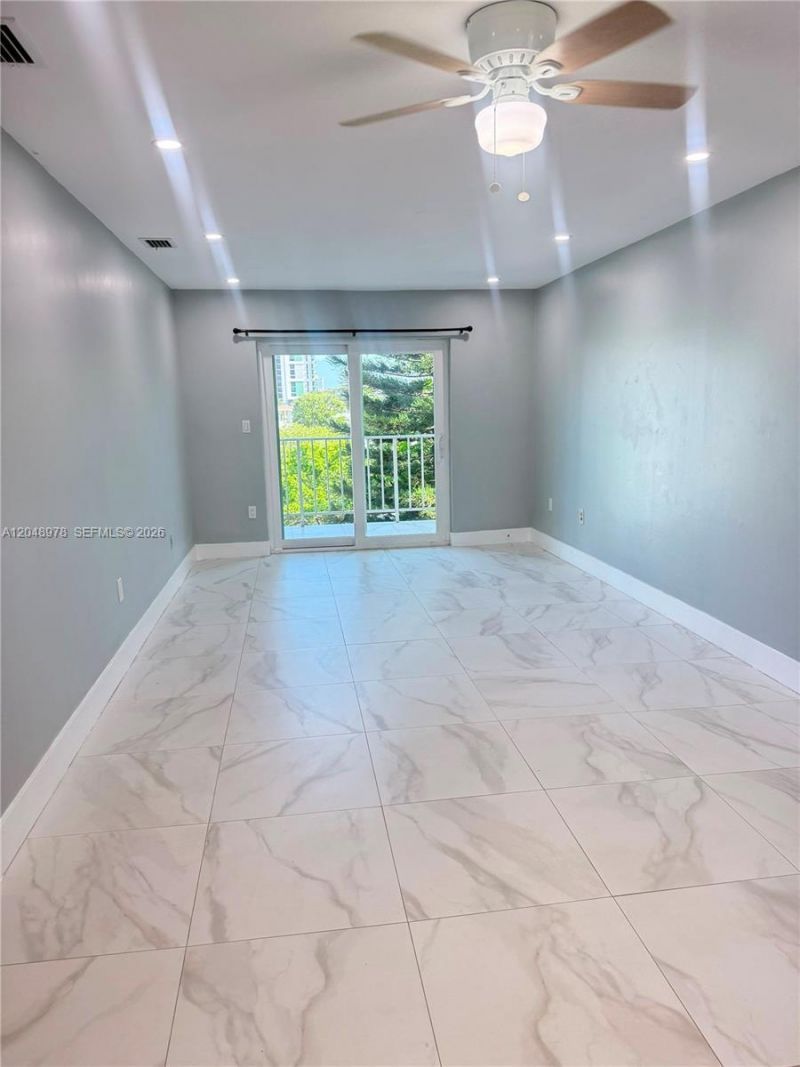 453 SW 2nd St, Unit 306C, Miami, FL 33130 Photo