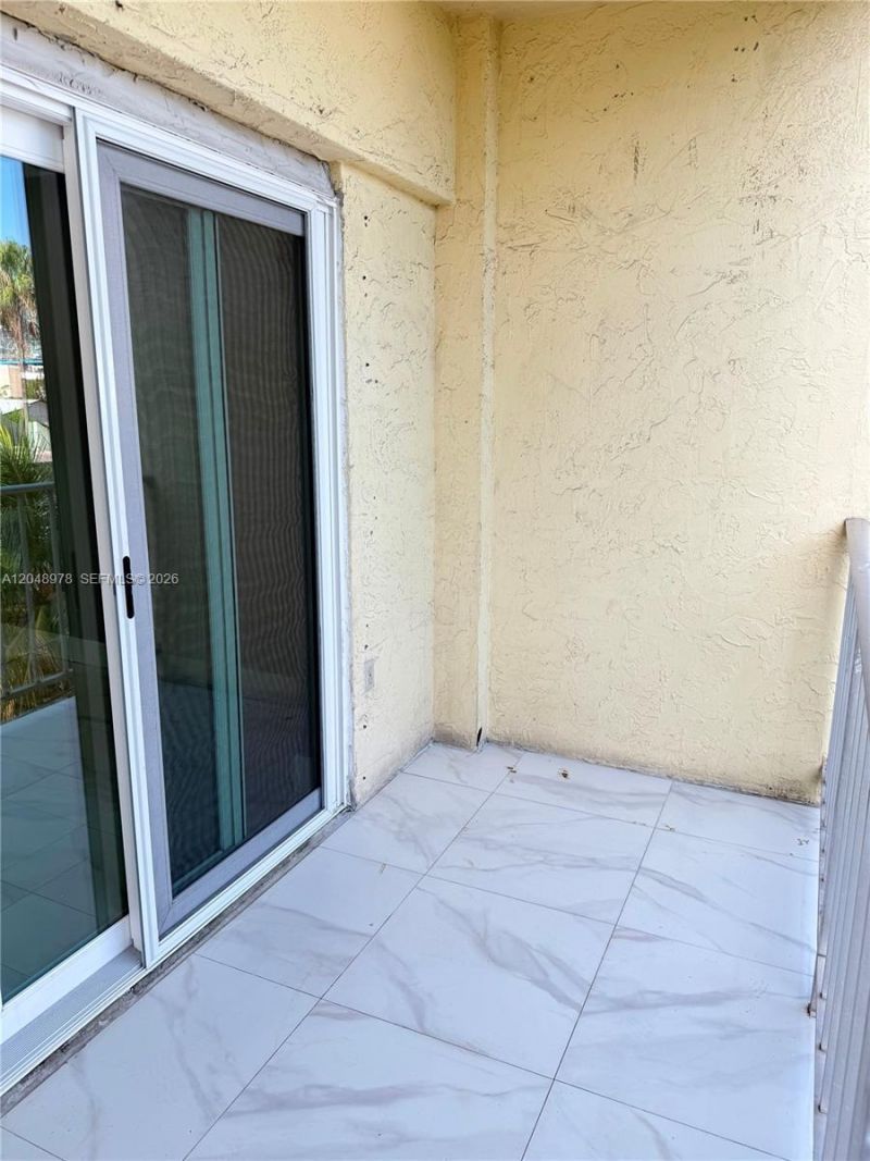 453 SW 2nd St, Unit 306C, Miami, FL 33130 Photo