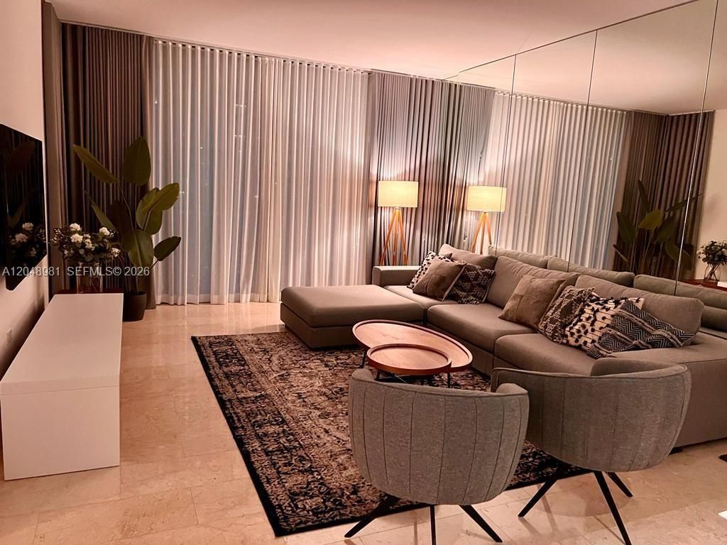 88 SW 7th St , Unit 808, Miami, FL 33130 Photo