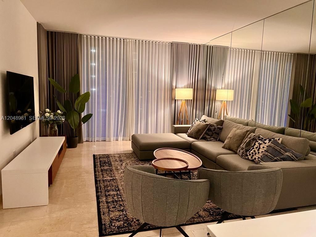 88 SW 7th St , Unit 808, Miami, FL 33130 Photo