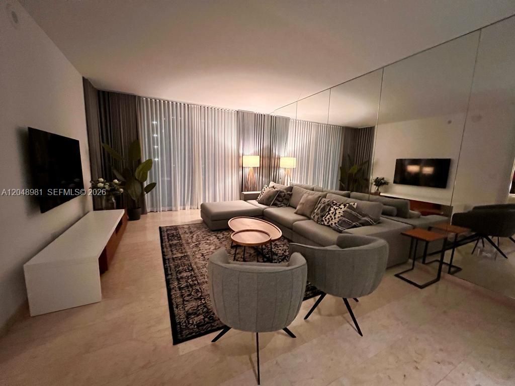 88 SW 7th St , Unit 808, Miami, FL 33130 Photo
