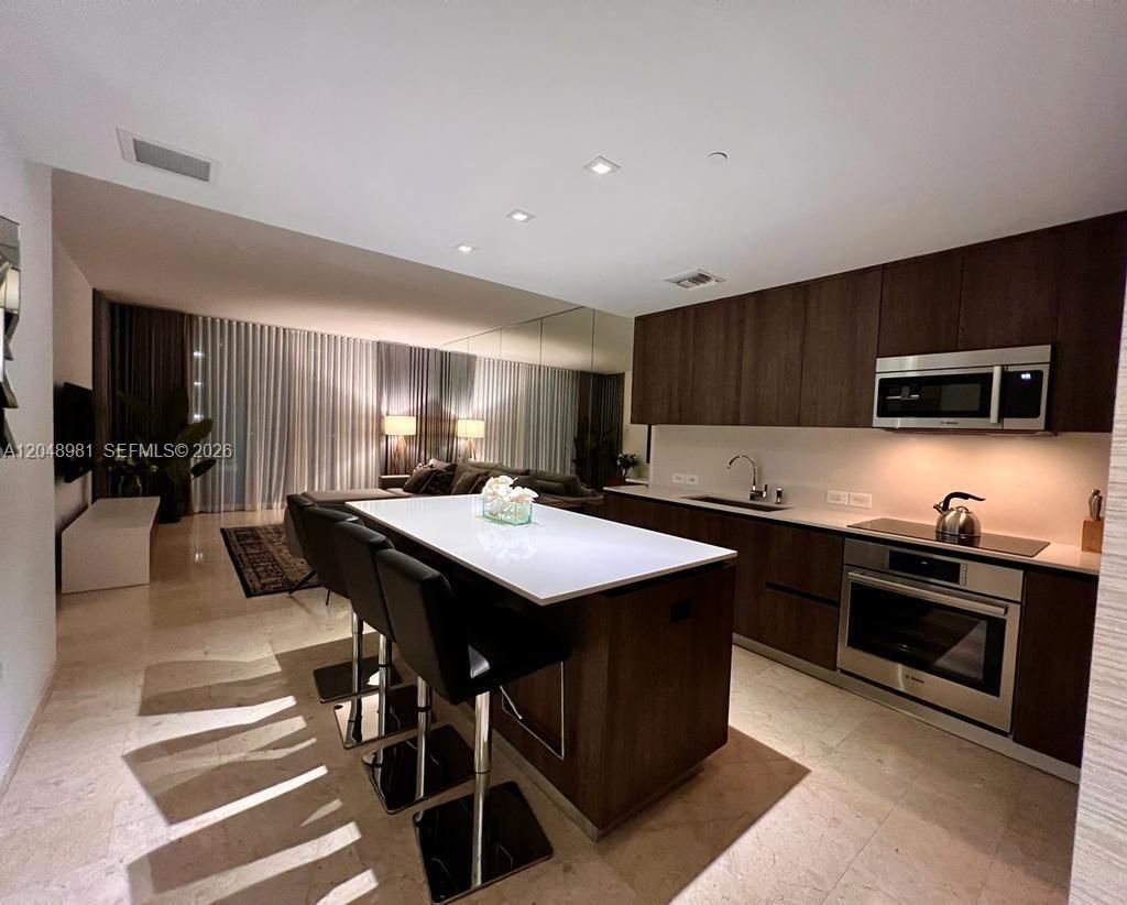 88 SW 7th St , Unit 808, Miami, FL 33130 Photo