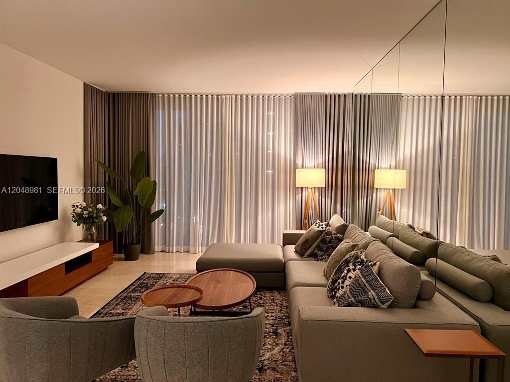 88 SW 7th St , Unit 808, Miami, FL 33130 Photo