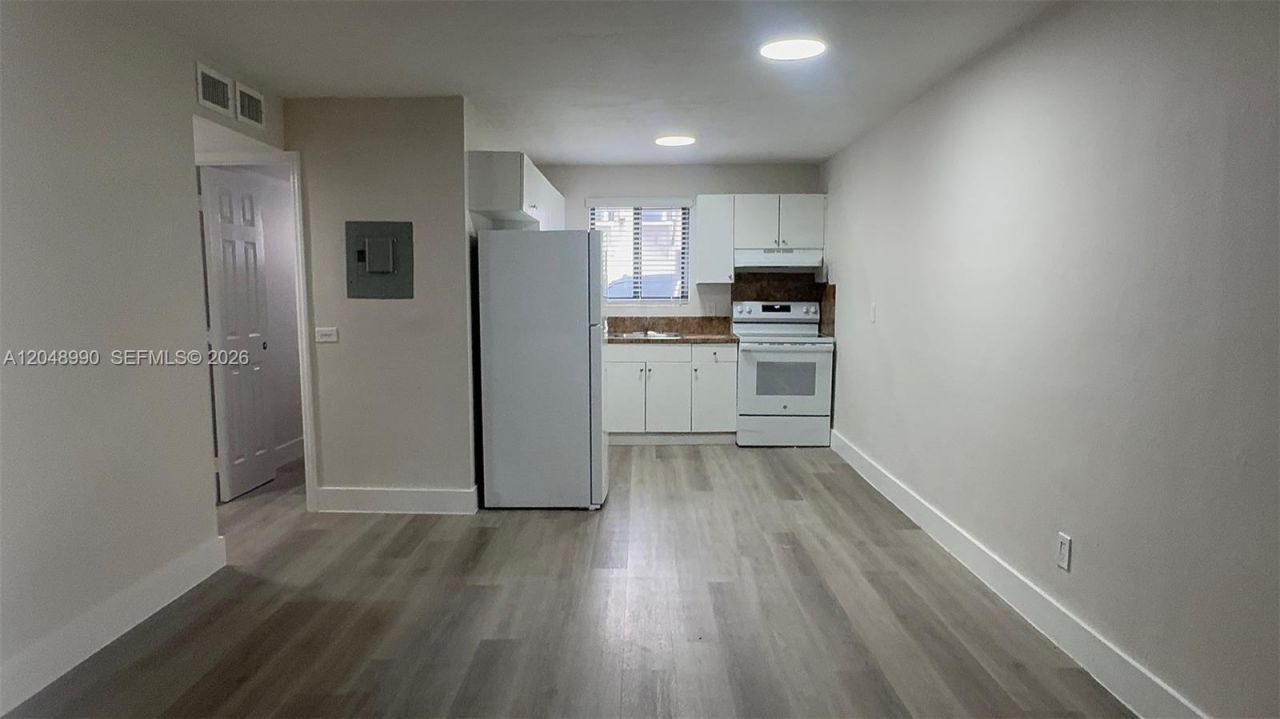 1345 W 28th St, Unit 4, Hialeah, FL 33010 Photo