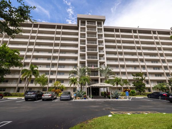 575 Oaks Lane, Unit 708, Pompano Beach, FL 33069