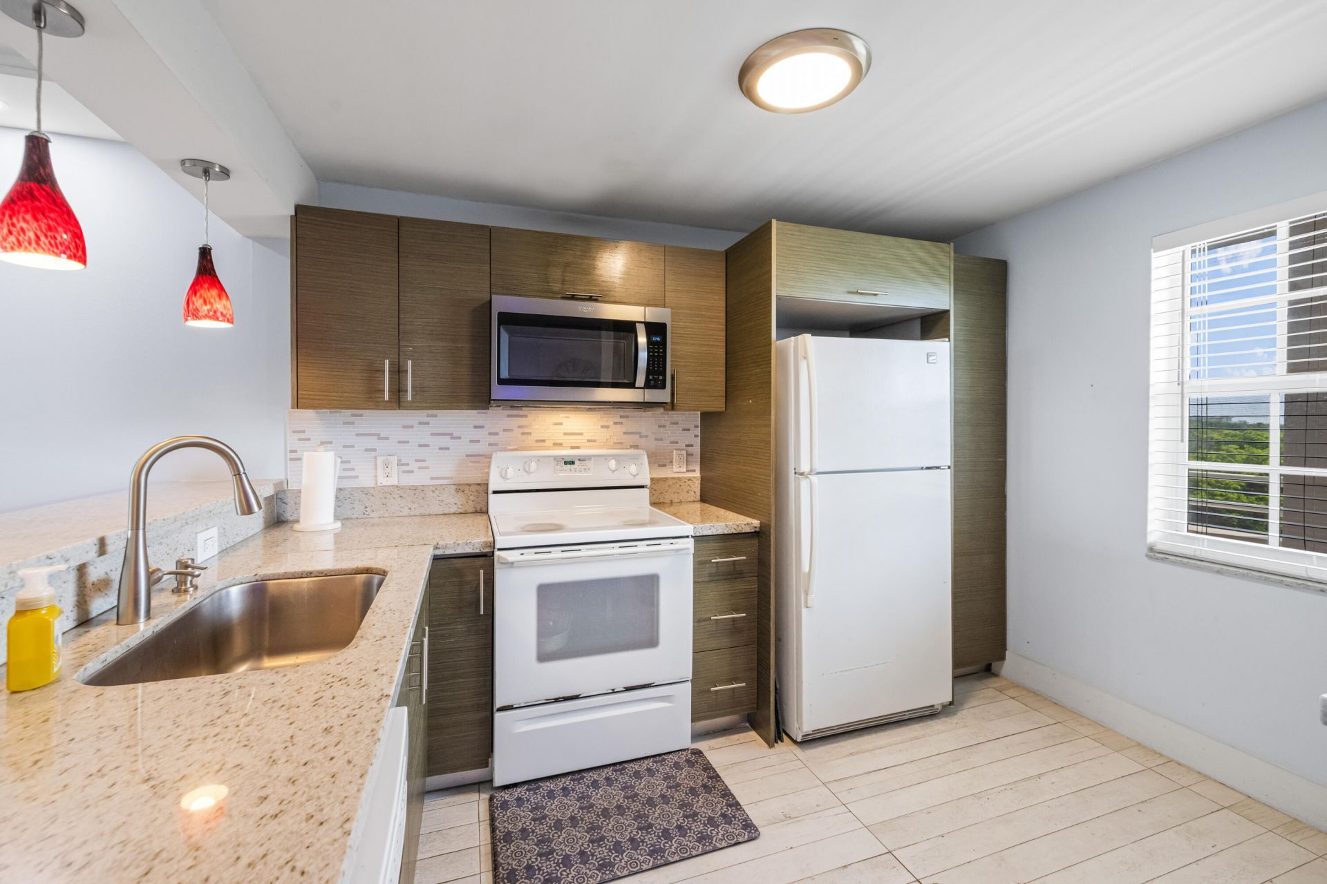 575 Oaks Lane, Unit 708, Pompano Beach, FL 33069 Photo