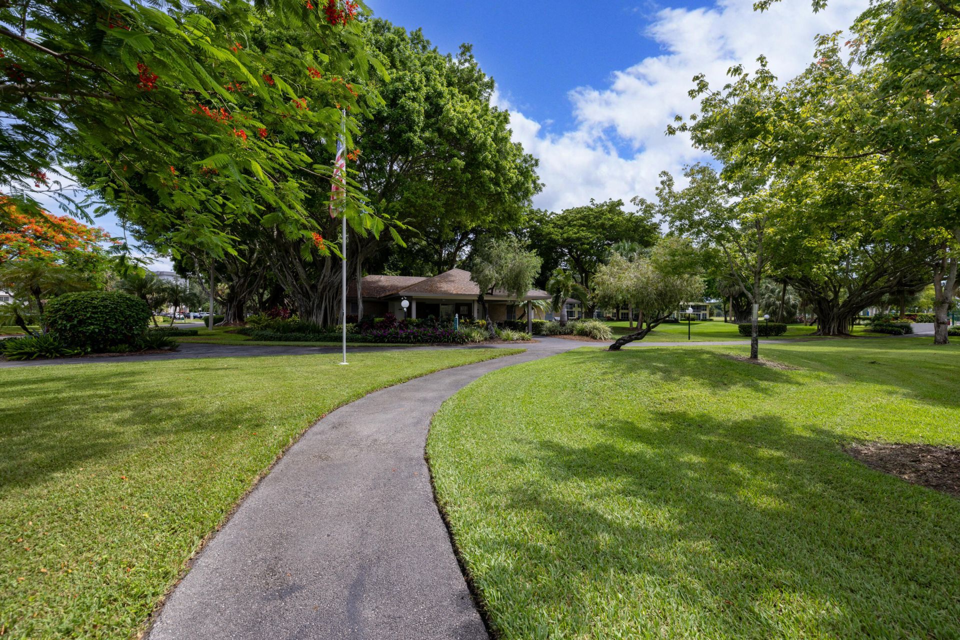 575 Oaks Lane, Unit 708, Pompano Beach, FL 33069 Photo