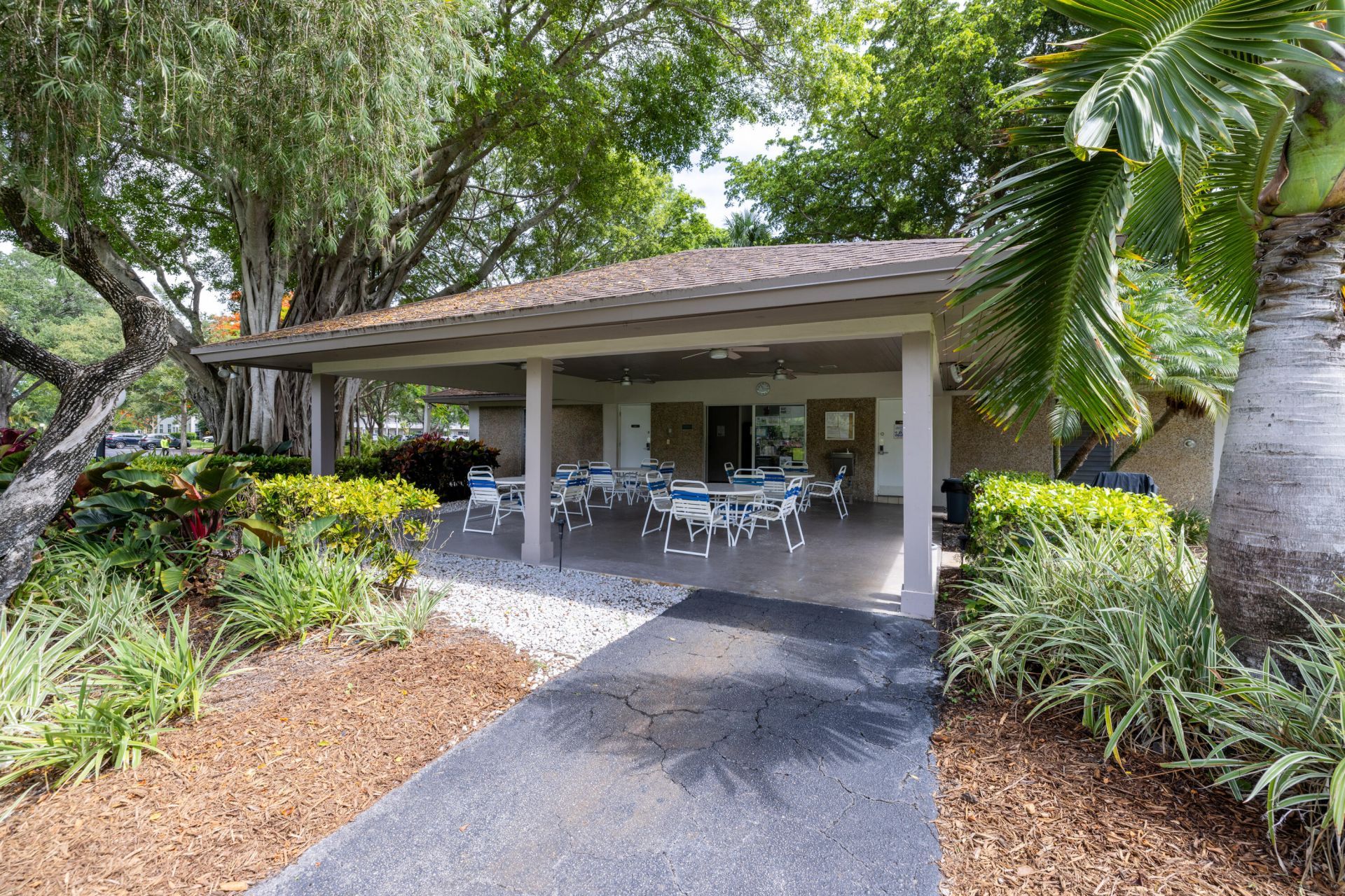 575 Oaks Lane, Unit 708, Pompano Beach, FL 33069 Photo