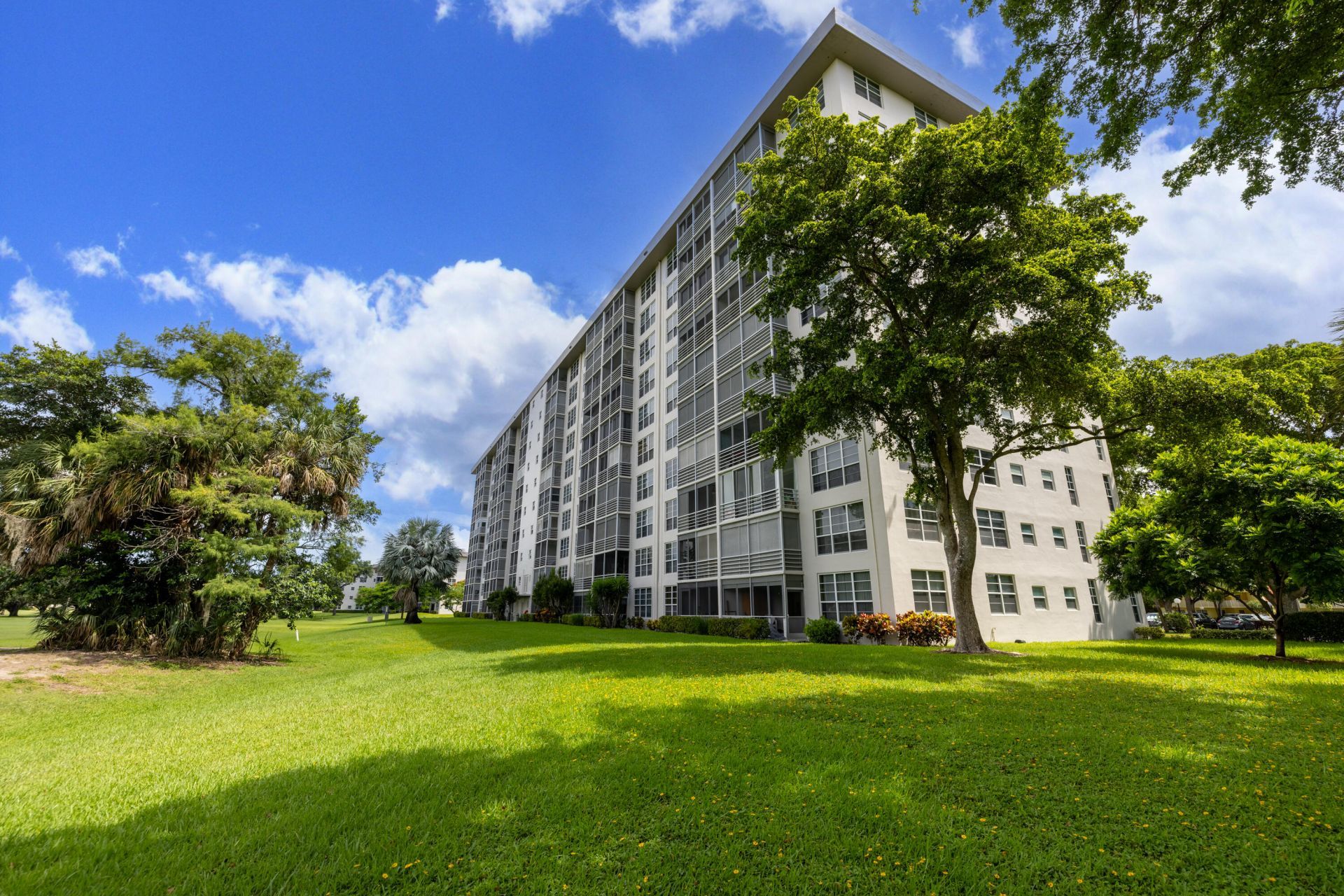 575 Oaks Lane, Unit 708, Pompano Beach, FL 33069 Photo