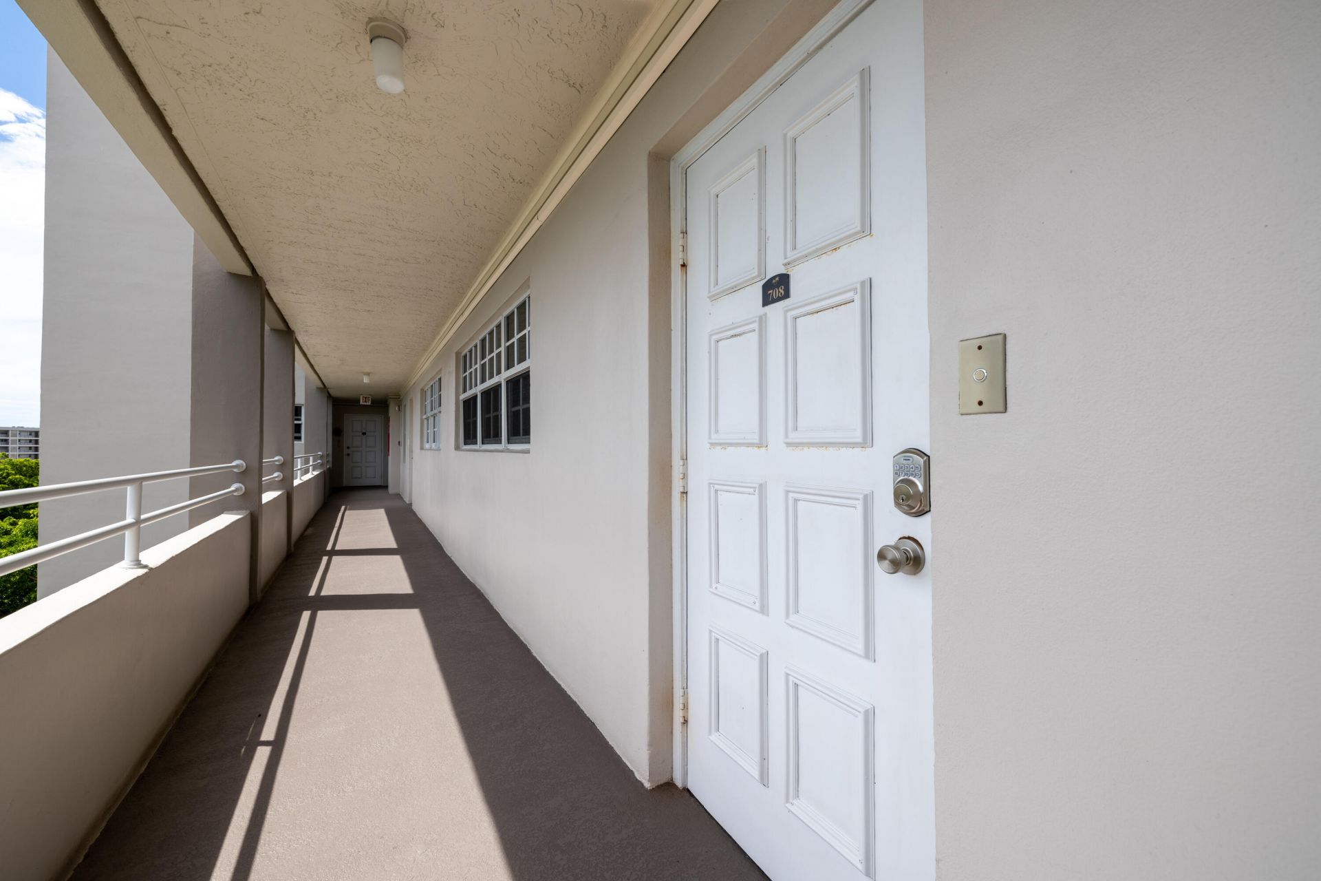 575 Oaks Lane, Unit 708, Pompano Beach, FL 33069 Photo