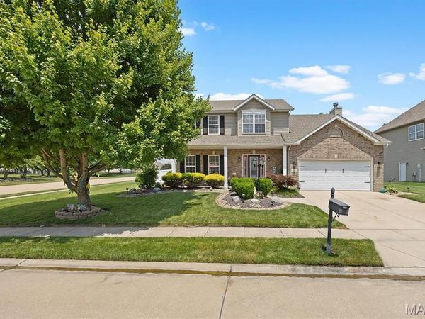 1 E Picketts Crossing , Edwardsville, IL 62025